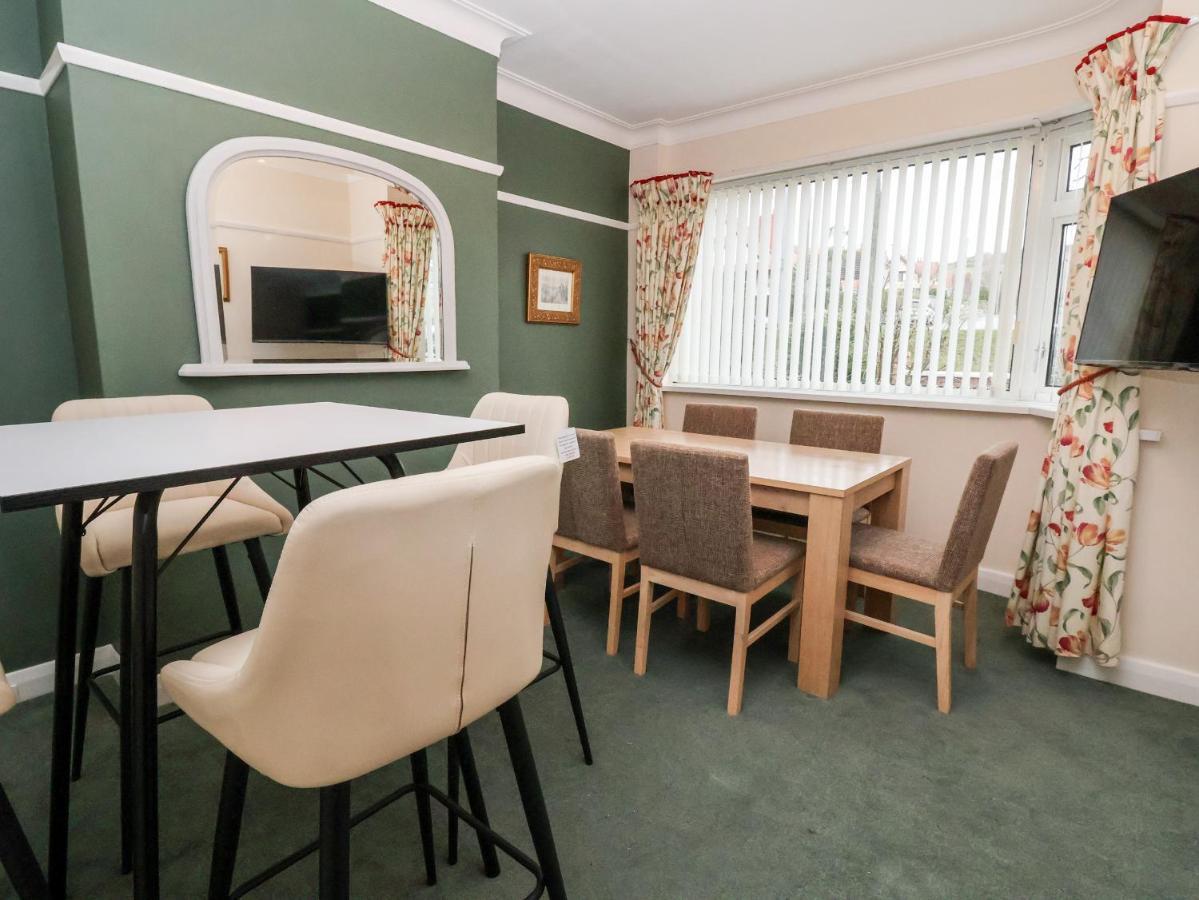 The Hollies Villa Prestatyn Buitenkant foto